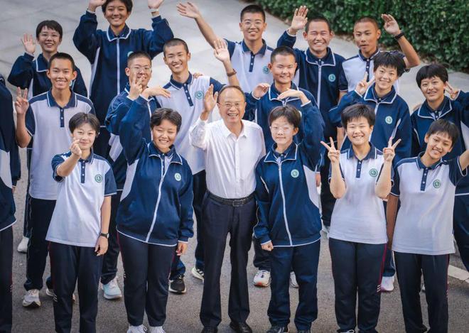 这个学校学生眼里有光(图1)