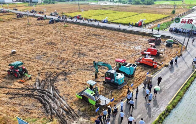 十八般兵器”上阵秸秆离田、还田轻松拿捏——湖南水稻秸秆机械化还田和离田现场见闻(图1)