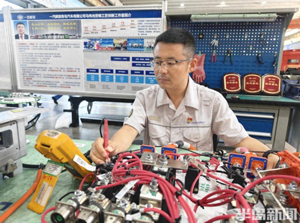 致敬工匠精神！2025年10位青岛大工匠奋斗事迹发布(图1)