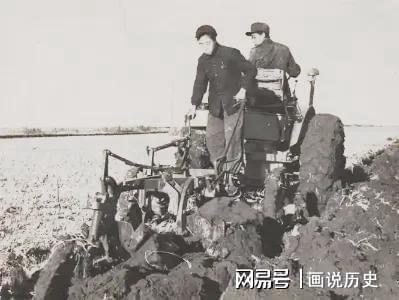 必赢文革时期成就28:1976年农机化浪潮中的铁牛入田(图2)
