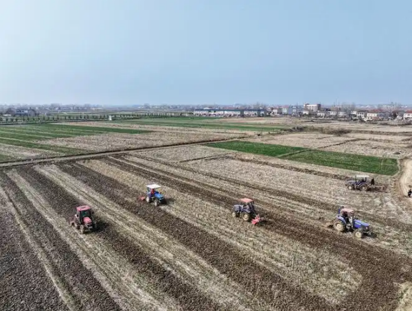 农机导航市场竞争激烈以农业视角解析知名农机导航品牌定价逻辑(图2)