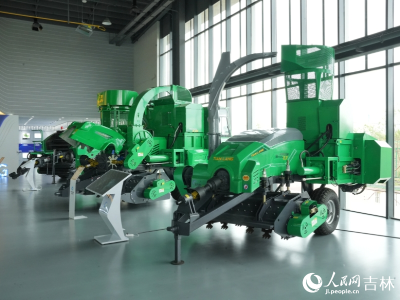 行进中国｜秋收“魔术手”让秸秆变“金条”(图2)