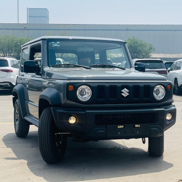 必赢2025款铃木吉姆尼自动三门顶配强悍而精致的纯硬派越野小SUV(图2)