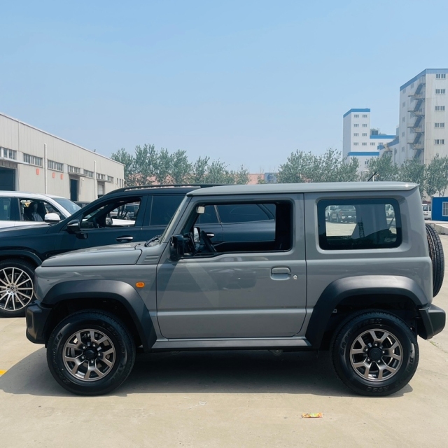 必赢2025款铃木吉姆尼自动三门顶配强悍而精致的纯硬派越野小SUV(图4)