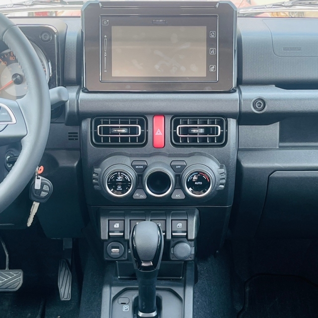 必赢2025款铃木吉姆尼自动三门顶配强悍而精致的纯硬派越野小SUV(图7)