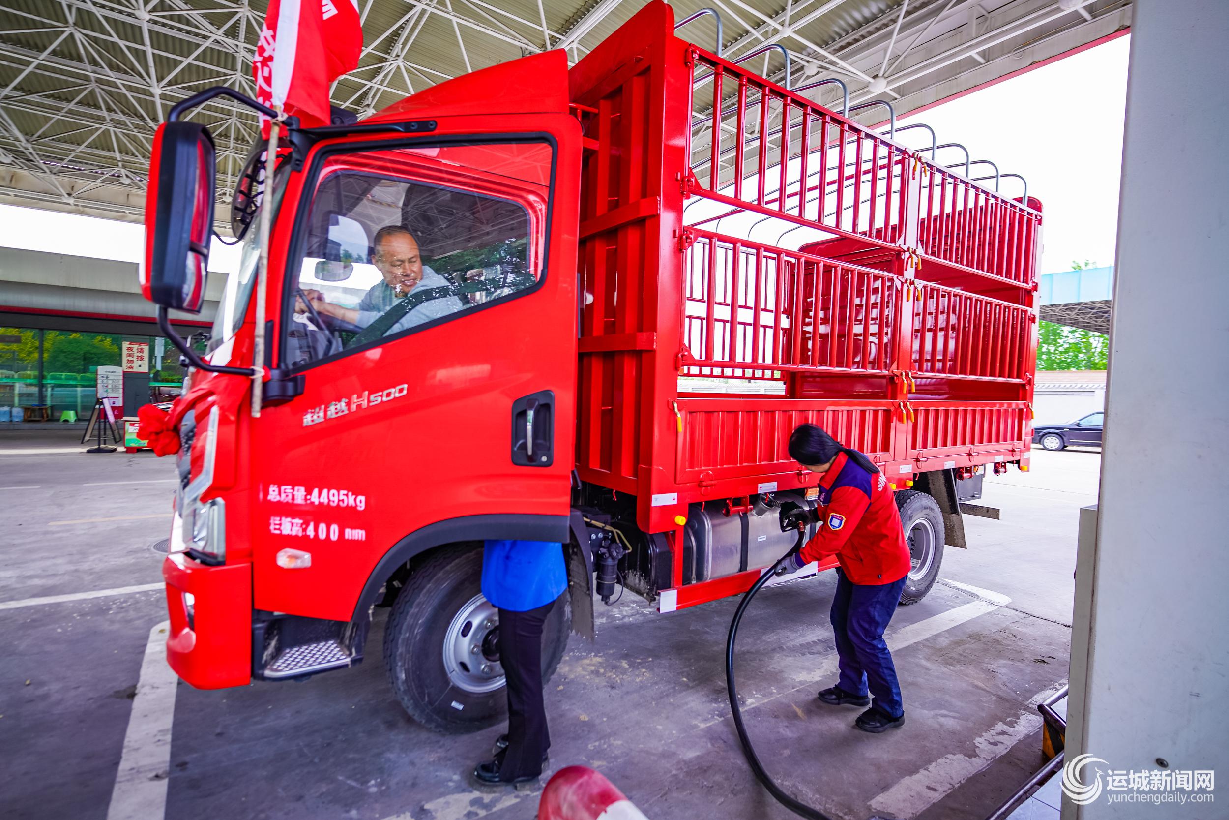 为春耕春管“加满油”(图1)