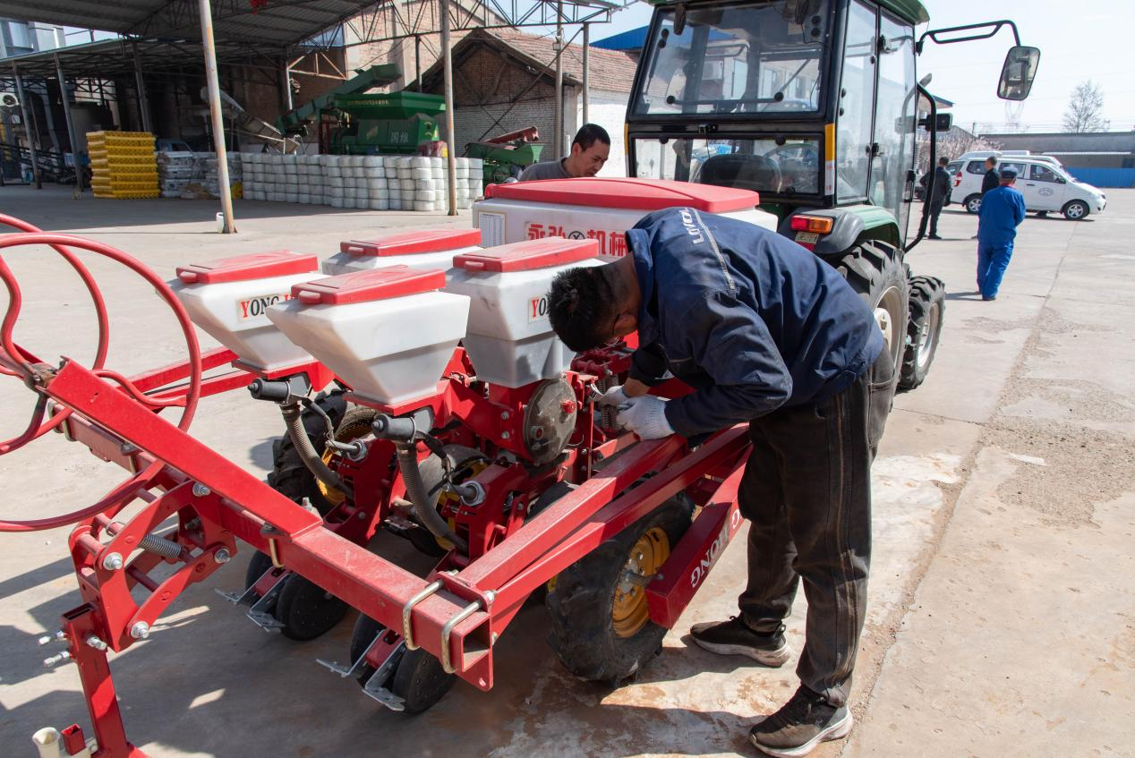 大同市云冈区：春耕备耕正当时绘就丰收新希望Bwin必赢(图1)
