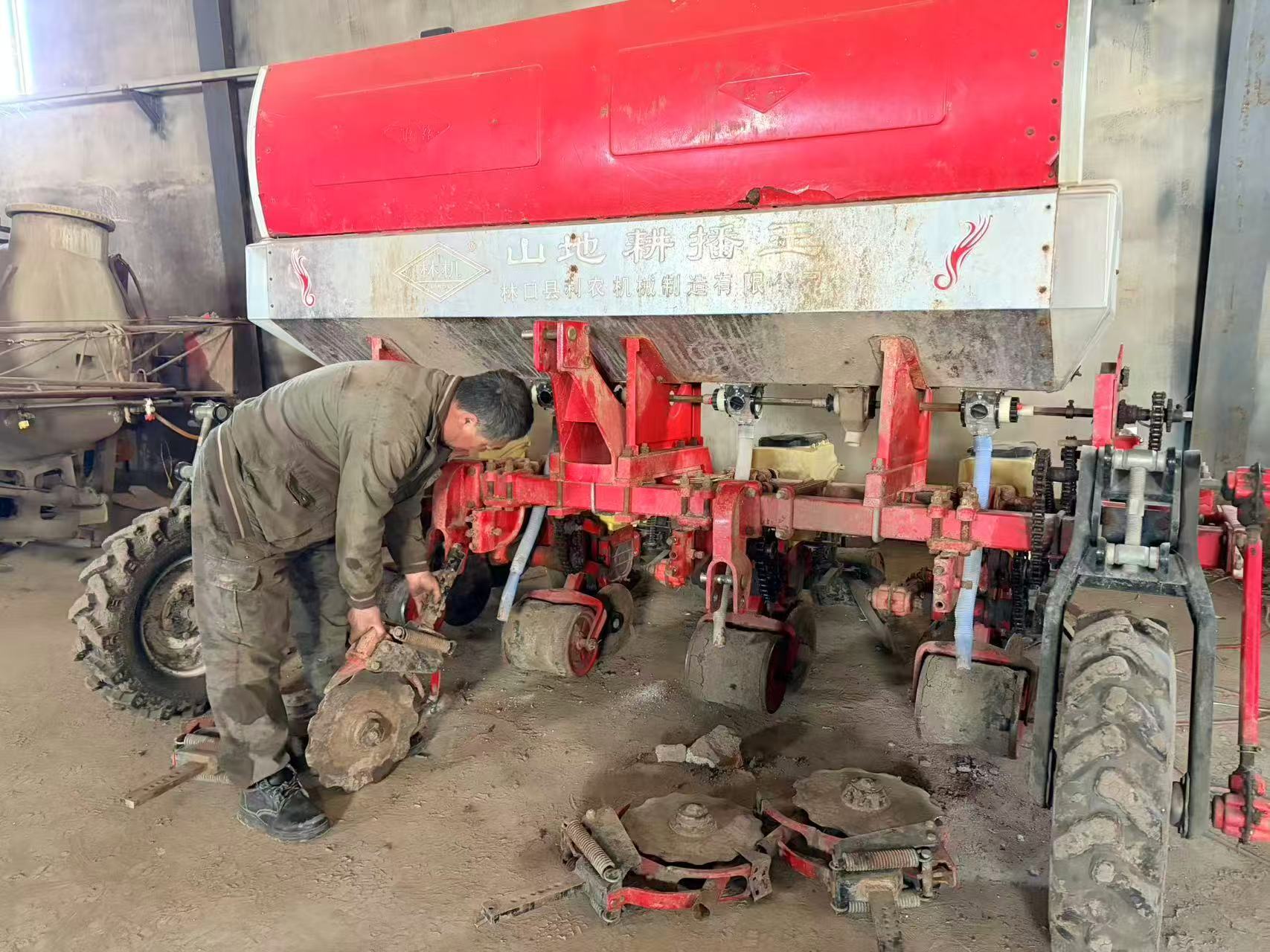 敦化市农机总站多措并举保春耕(图2)